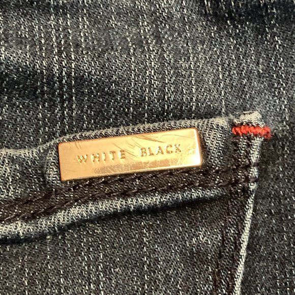 WHBM Skinny Ankle Jeans with Ankle Button Detailing - Size: 0 - Picture 10 of 16